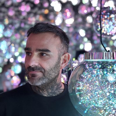 Julien Jimenez, consultant en référencement naturel, en photographie de profil